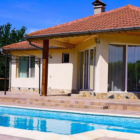 Вила Релакс - villa Relax Sokolovo Екстериор снимка