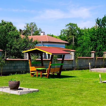 Вила Релакс - villa Relax Sokolovo Екстериор снимка