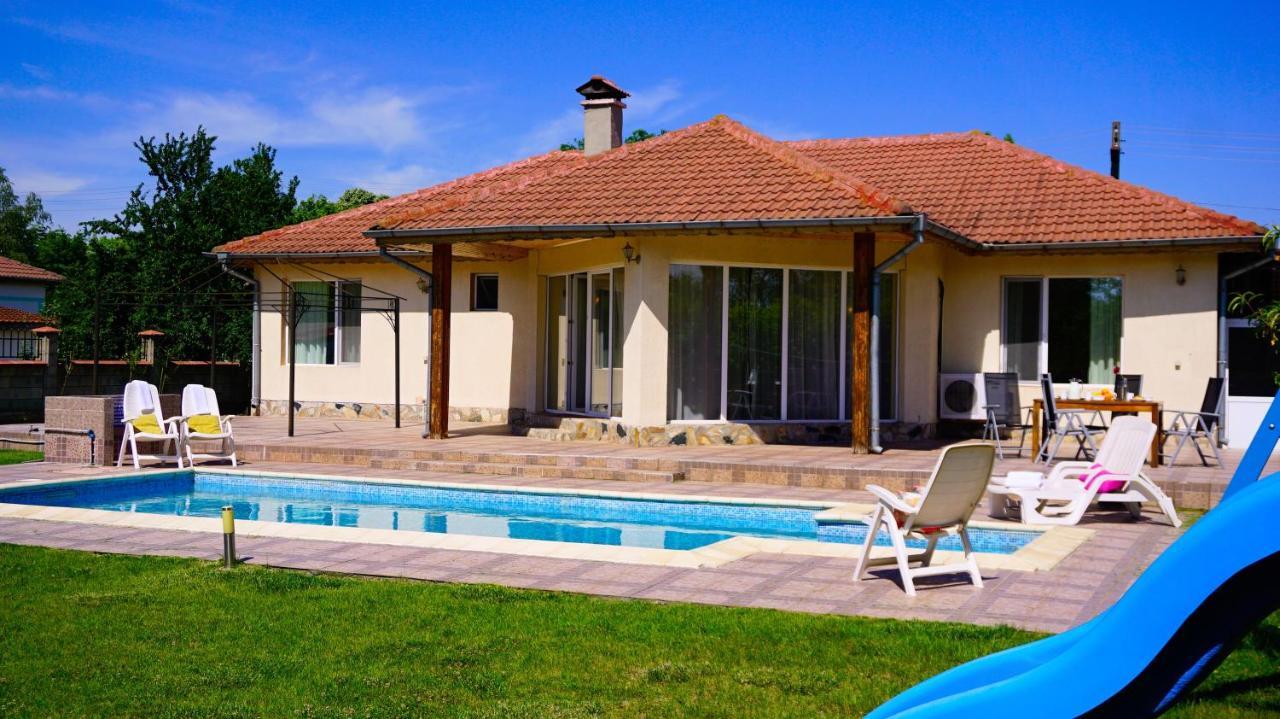 Вила Релакс - villa Relax Sokolovo Екстериор снимка