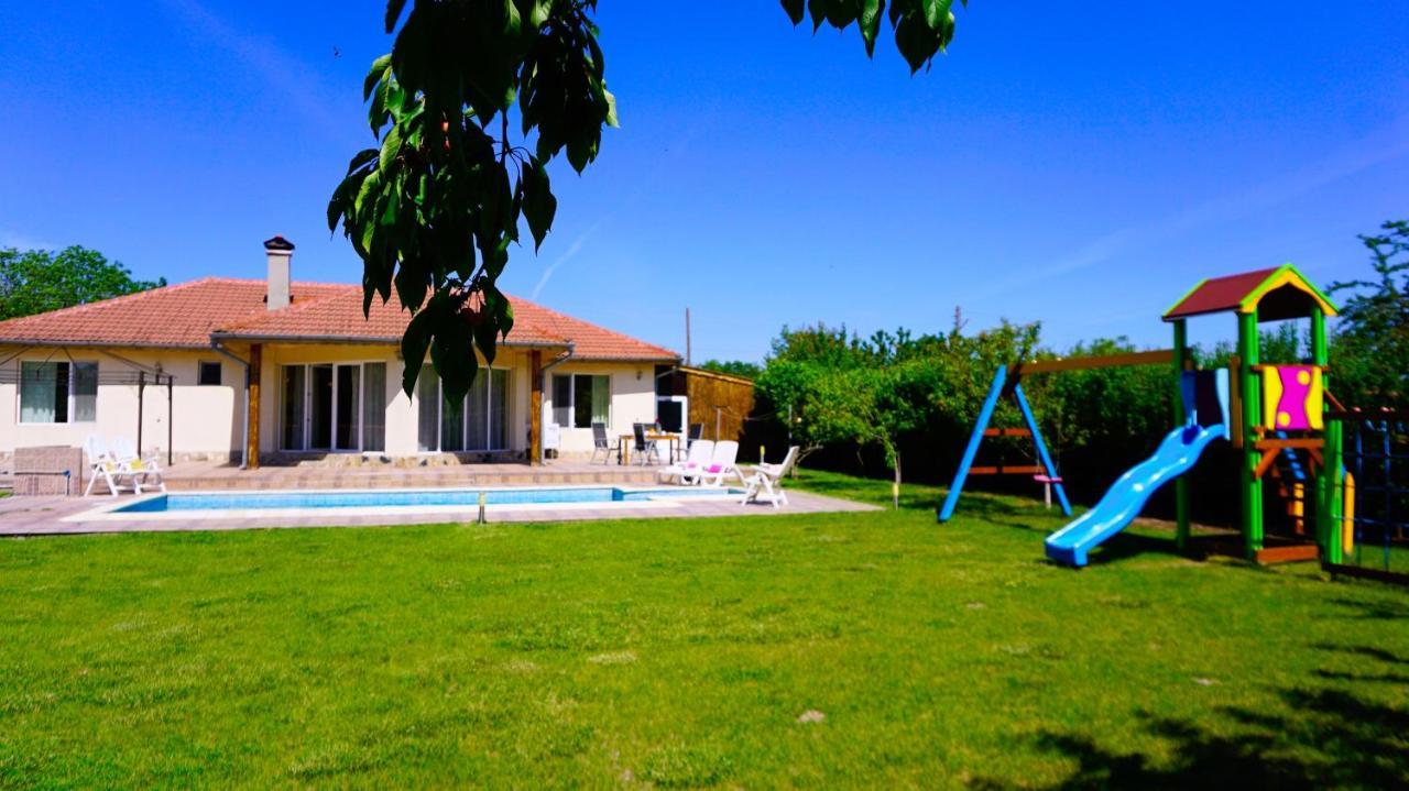 Вила Релакс - villa Relax Sokolovo Екстериор снимка