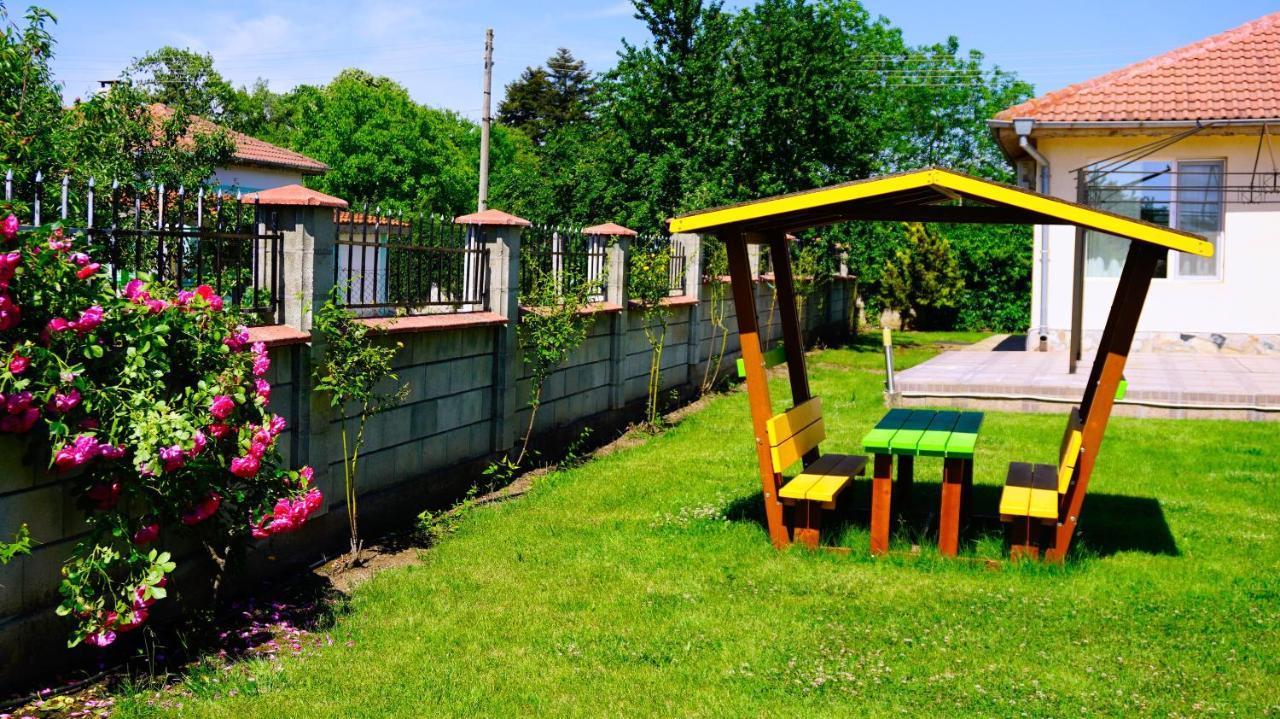 Вила Релакс - villa Relax Sokolovo Екстериор снимка