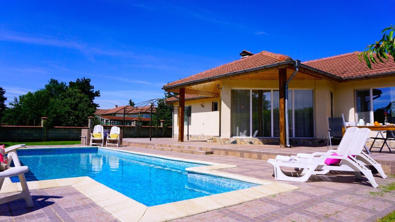 Вила Релакс - villa Relax Sokolovo Екстериор снимка