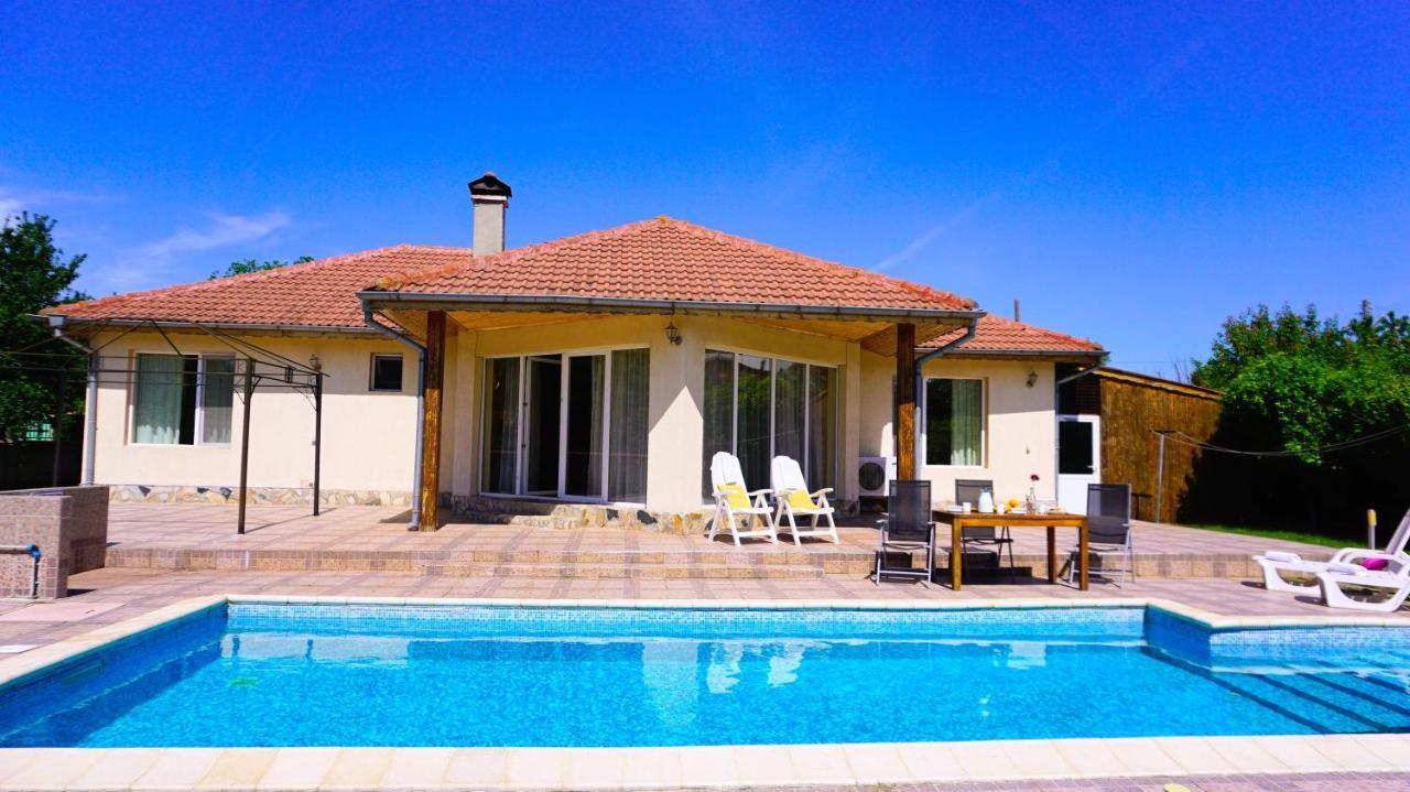 Вила Релакс - villa Relax Sokolovo Екстериор снимка
