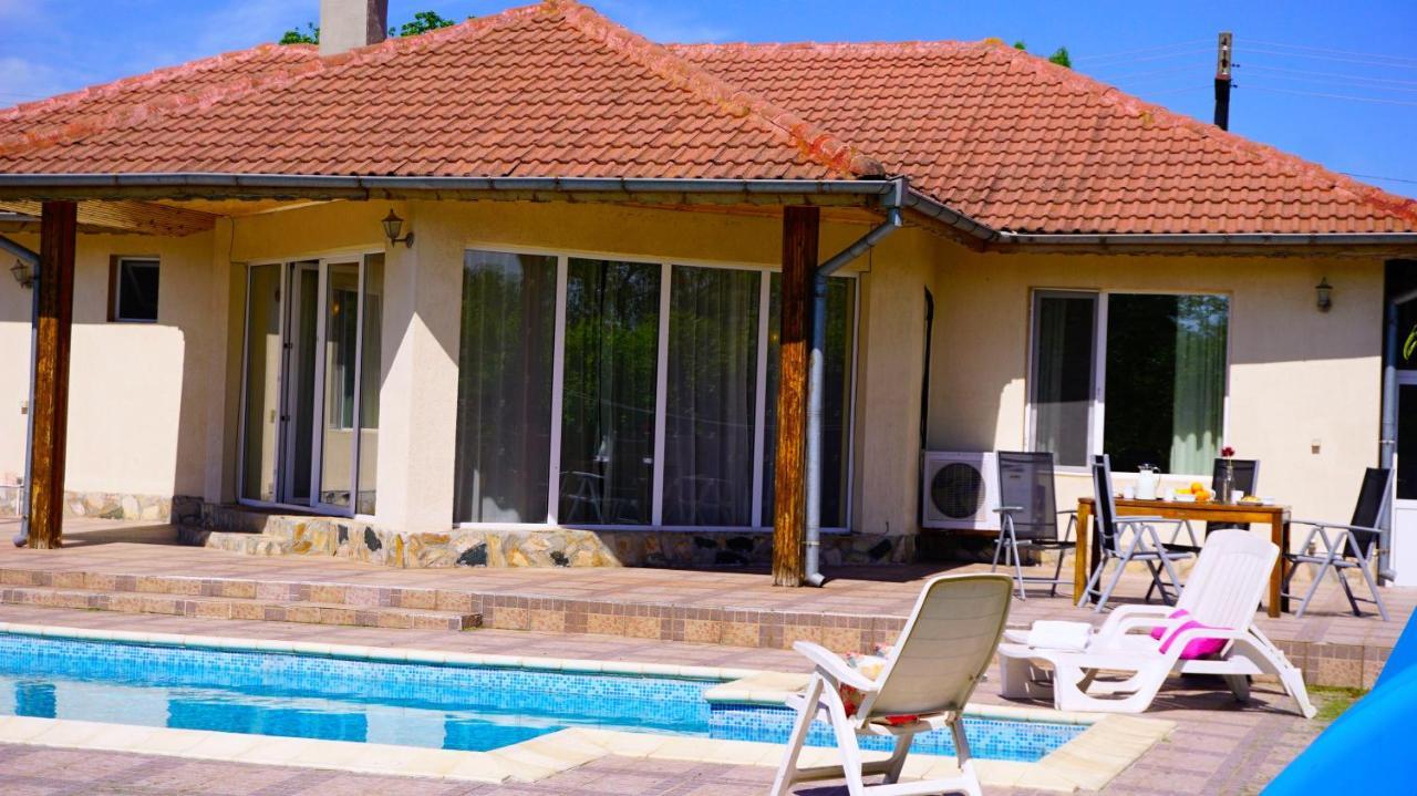 Вила Релакс - villa Relax Sokolovo Екстериор снимка
