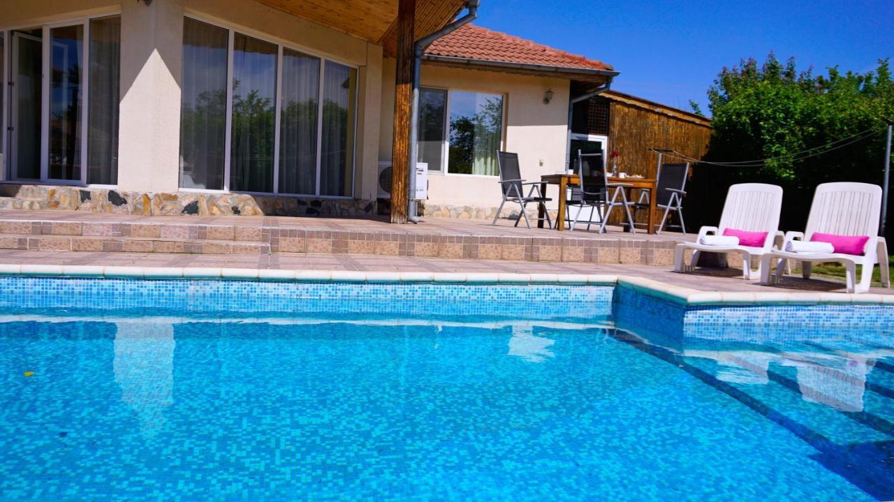 Вила Релакс - villa Relax Sokolovo Екстериор снимка