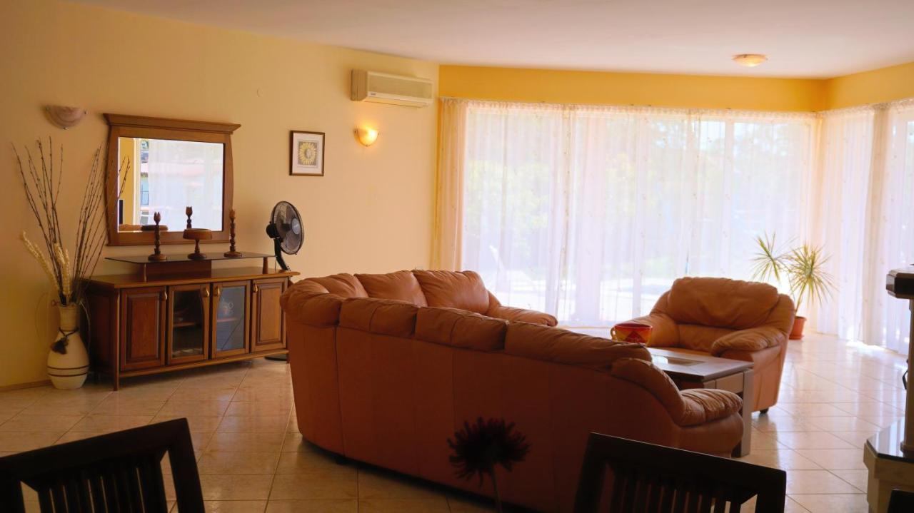 Вила Релакс - villa Relax Sokolovo Екстериор снимка