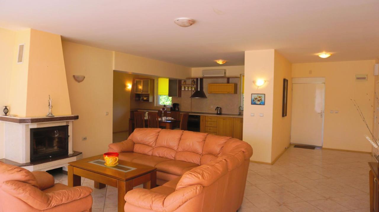 Вила Релакс - villa Relax Sokolovo Екстериор снимка